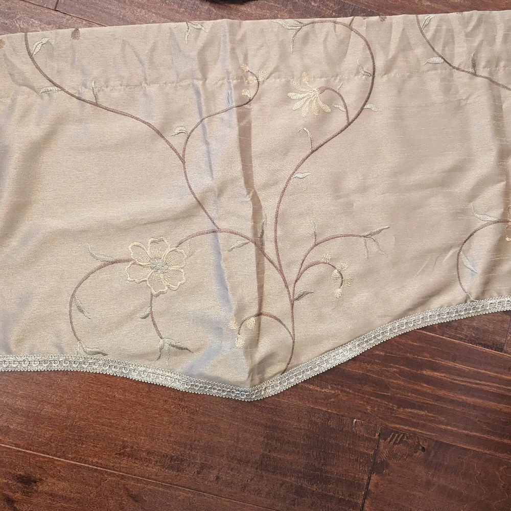 NWOT Pair Tan Floral Embroidered Trimmed Lined Valances Curtains. Two 53.5